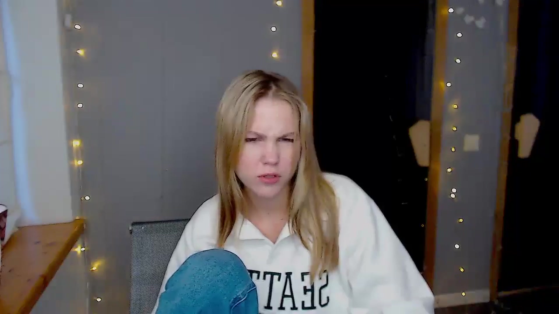 Gallery image thumbnail from Kate_Lewiss's myfreecams stream on, 11/19/2024, 07:27 image 4 of 20
