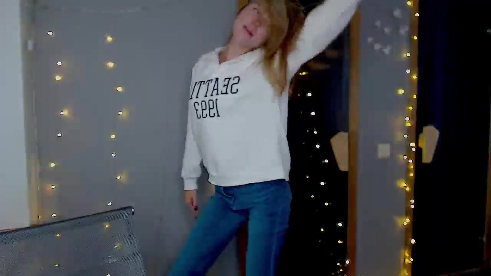 Gallery image thumbnail from Kate_Lewiss's myfreecams stream on, 11/19/2024, 07:27 image 16 of 20