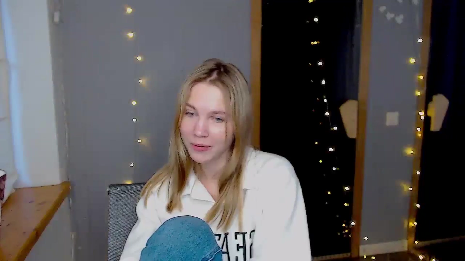 Gallery image thumbnail from Kate_Lewiss's myfreecams stream on, 11/19/2024, 07:27 image 10 of 20