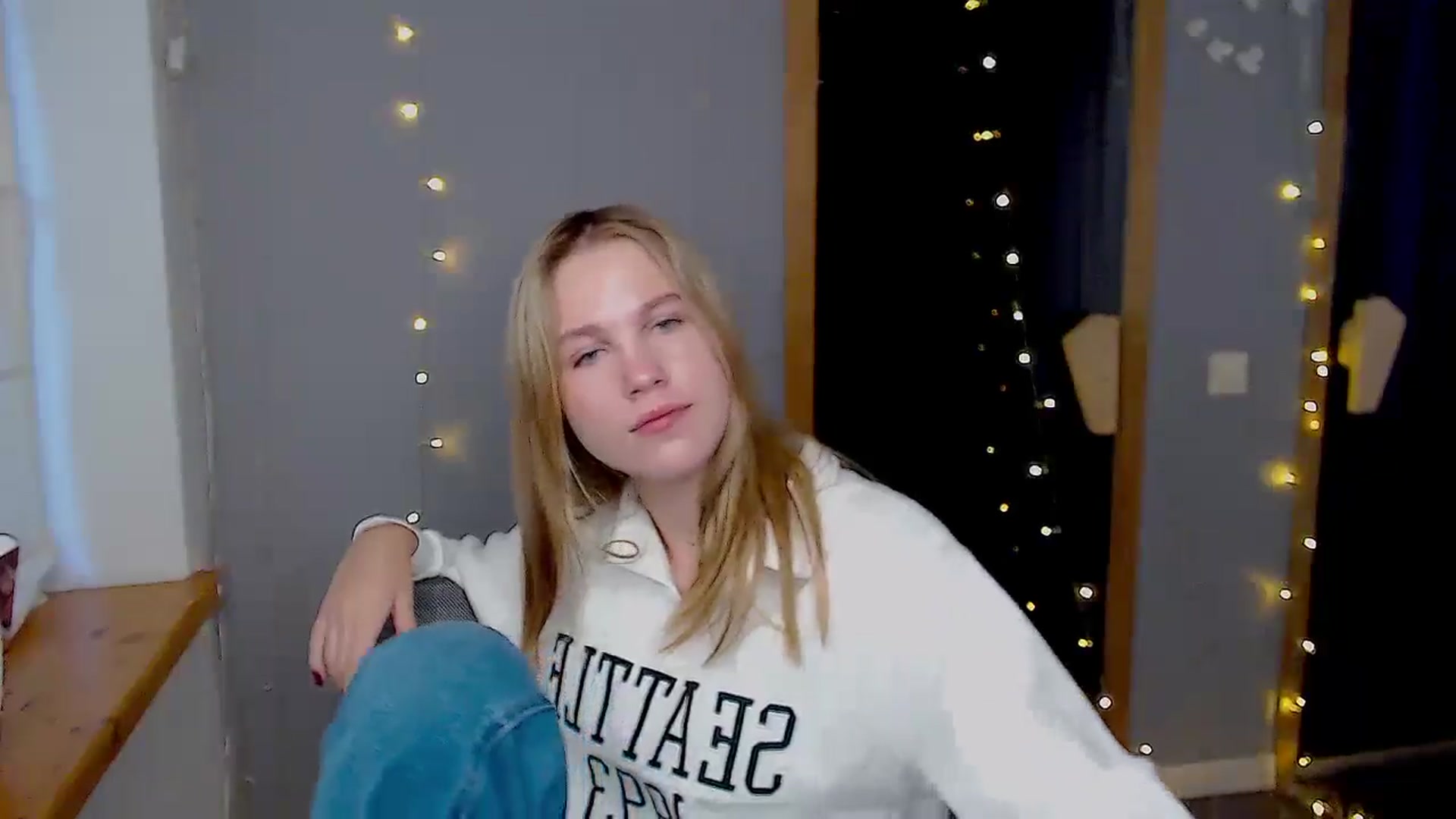 Gallery image thumbnail from Kate_Lewiss's myfreecams stream on, 11/19/2024, 07:27 image 7 of 20