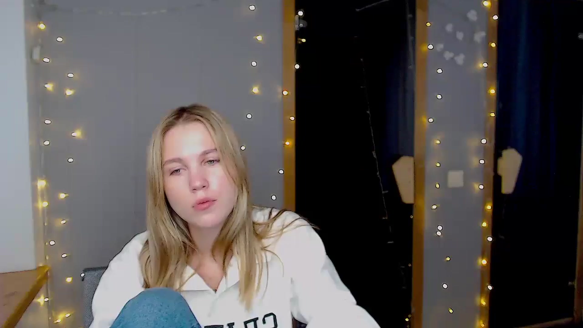 Gallery image thumbnail from Kate_Lewiss's myfreecams stream on, 11/19/2024, 08:12 image 10 of 20