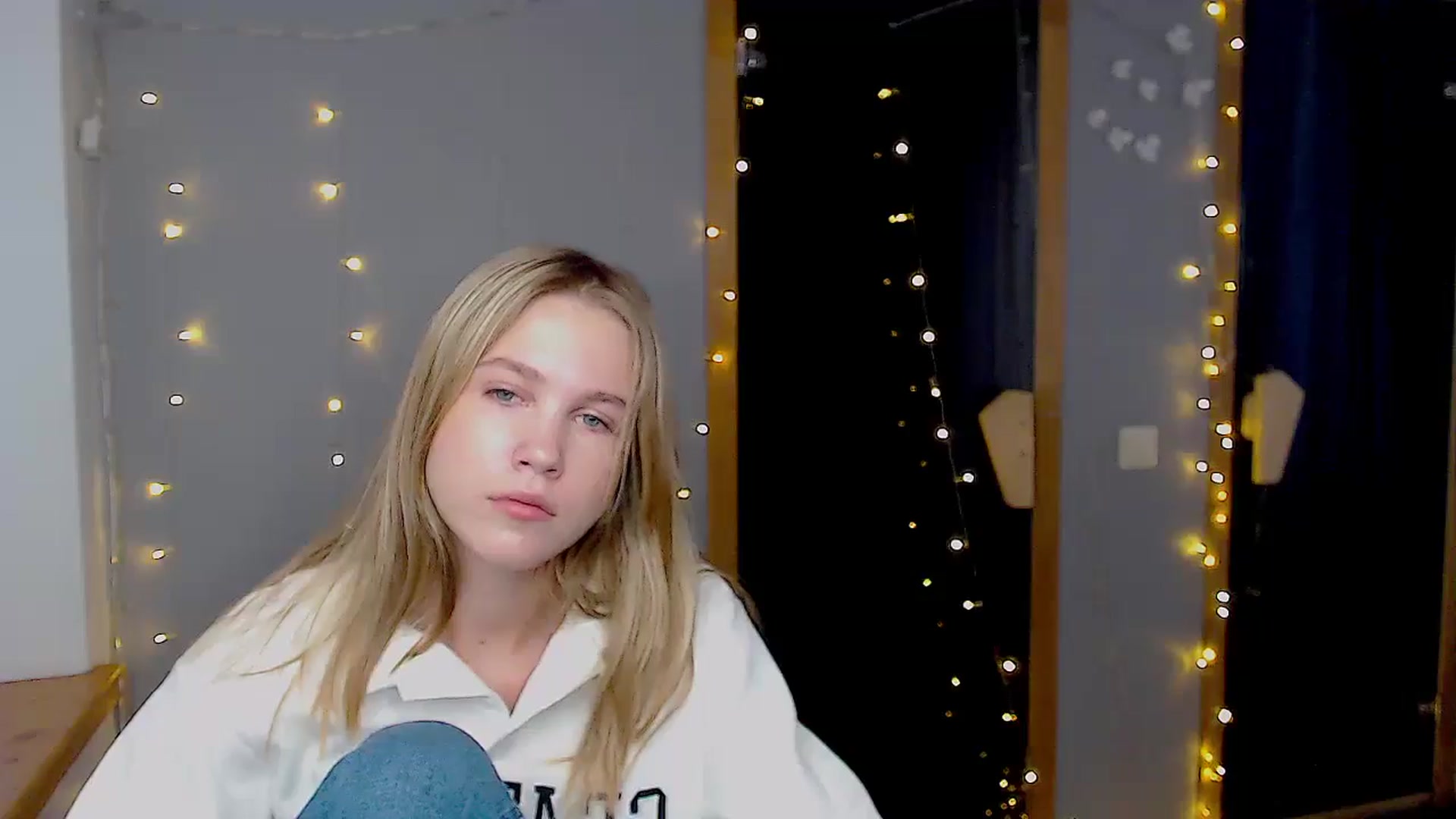 Gallery image thumbnail from Kate_Lewiss's myfreecams stream on, 11/19/2024, 08:12 image 5 of 20