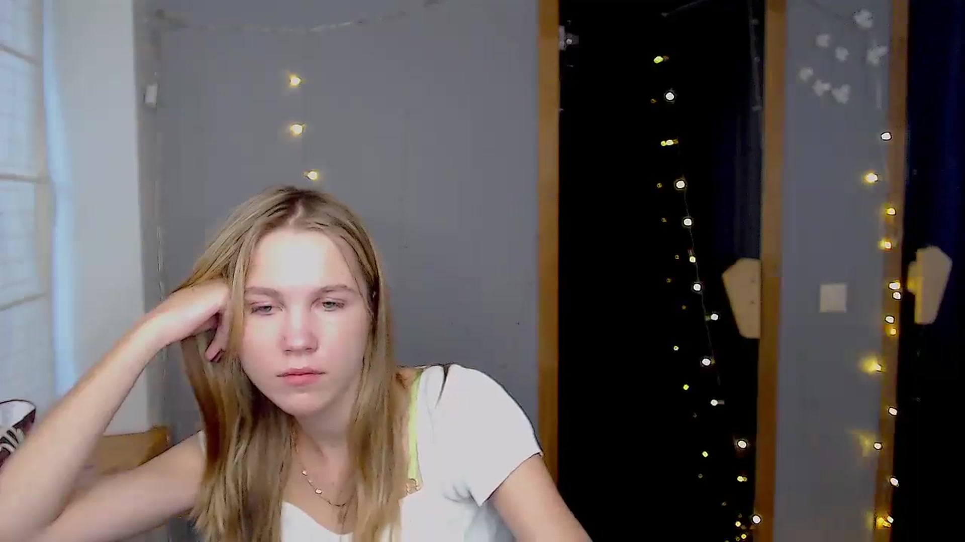 Gallery image thumbnail from Kate_Lewiss's myfreecams stream on, 11/19/2024, 11:31 image 15 of 20