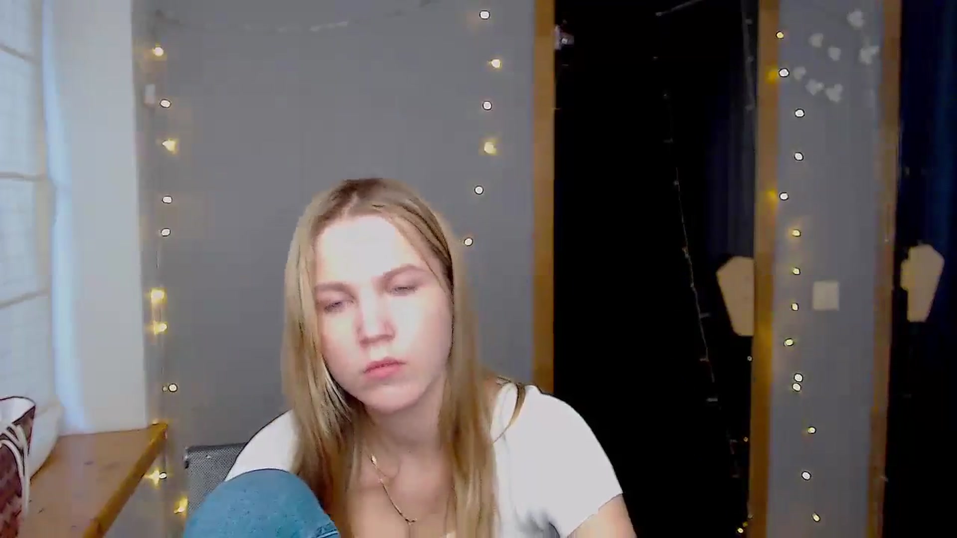 Gallery image thumbnail from Kate_Lewiss's myfreecams stream on, 11/19/2024, 11:31 image 14 of 20
