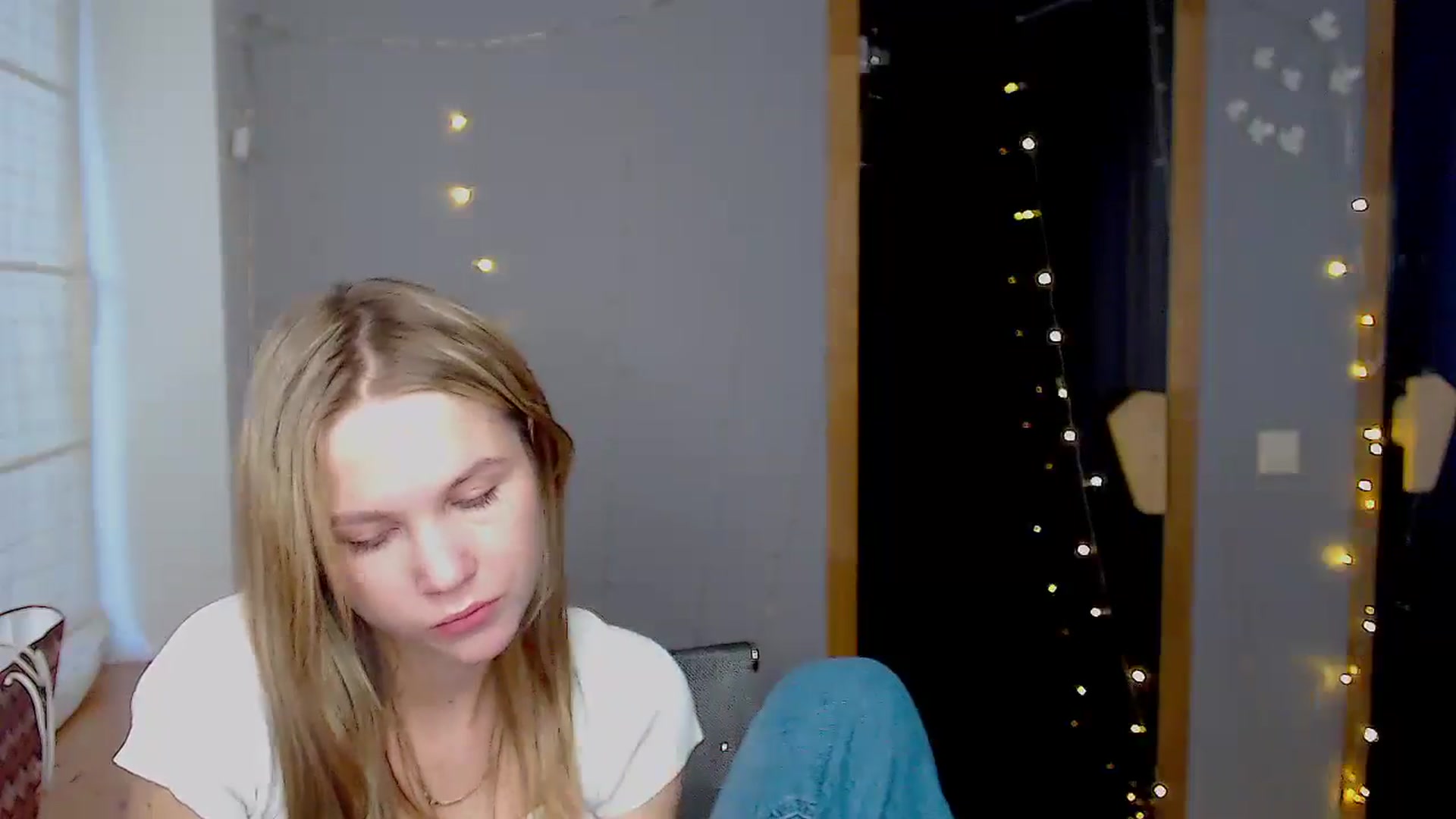 Gallery image thumbnail from Kate_Lewiss's myfreecams stream on, 11/19/2024, 11:31 image 6 of 20