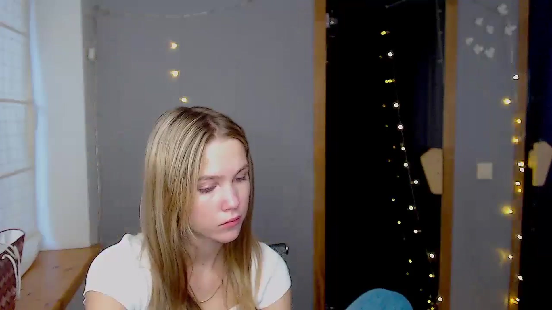 Gallery image thumbnail from Kate_Lewiss's myfreecams stream on, 11/19/2024, 11:31 image 9 of 20