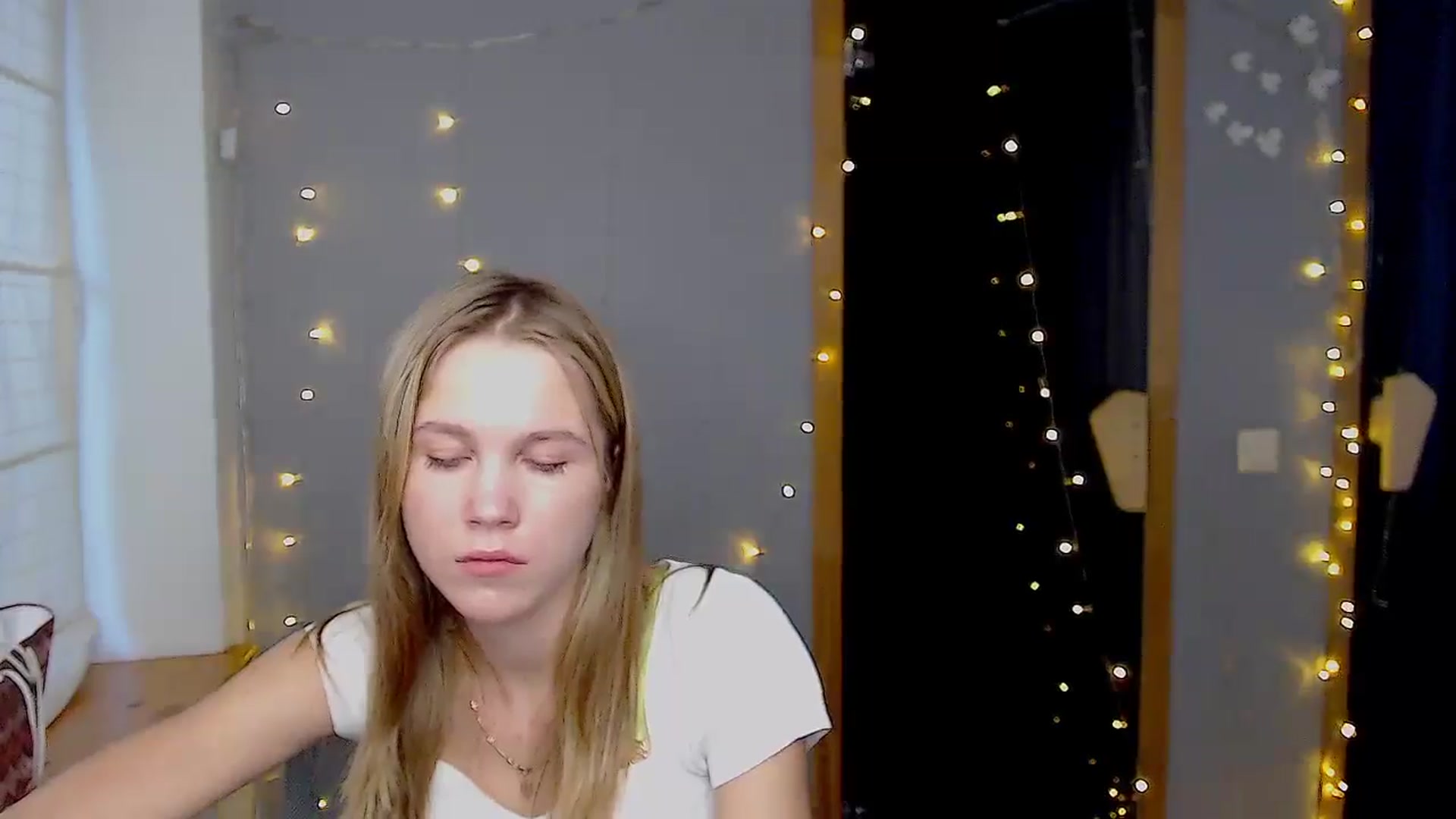 Gallery image thumbnail from Kate_Lewiss's myfreecams stream on, 11/19/2024, 11:31 image 16 of 20