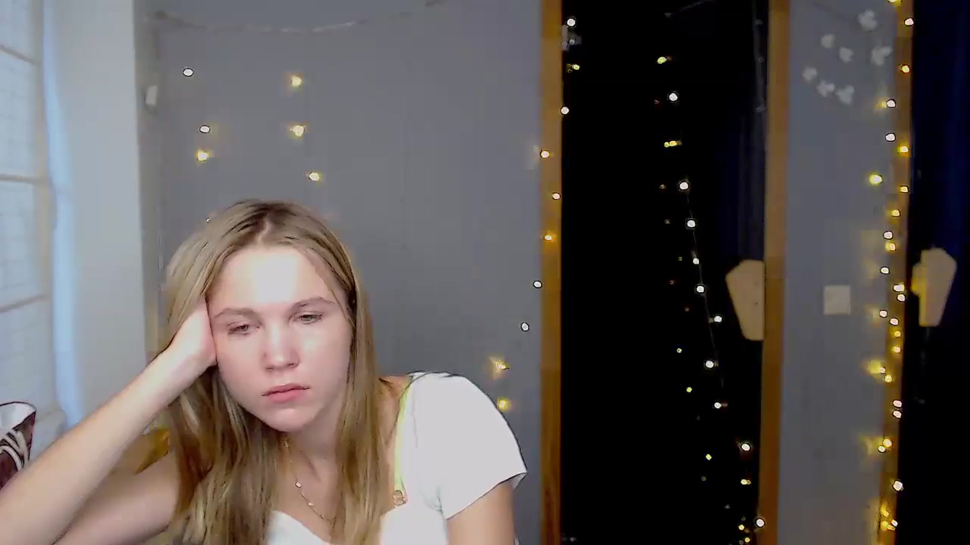 Gallery image thumbnail from Kate_Lewiss's myfreecams stream on, 11/19/2024, 11:31 image 17 of 20