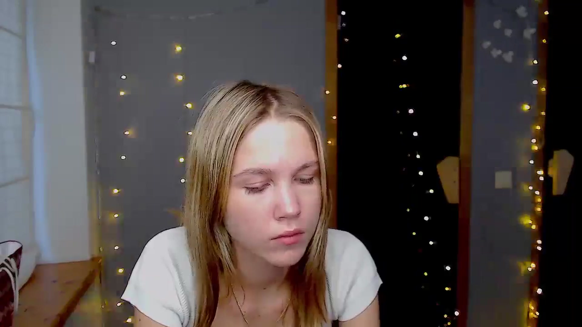 Gallery image thumbnail from Kate_Lewiss's myfreecams stream on, 11/19/2024, 12:04 image 18 of 20