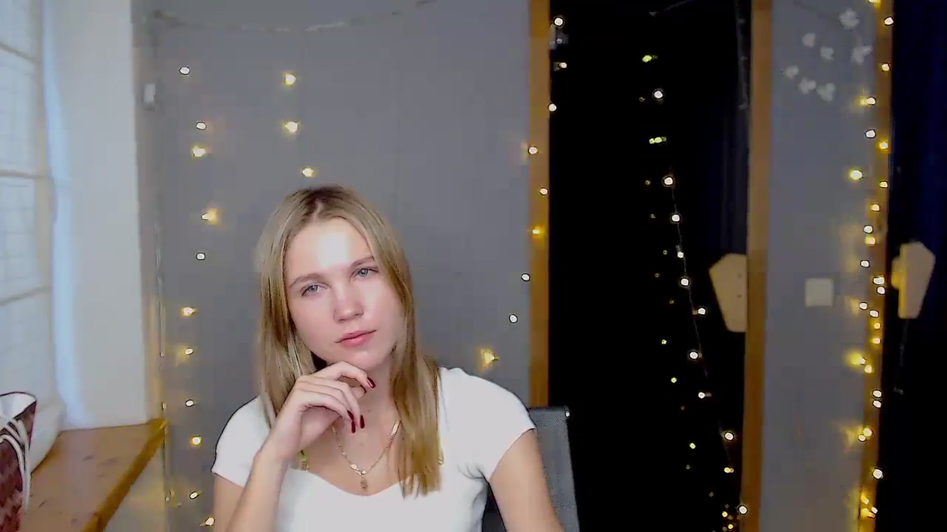 Gallery image thumbnail from Kate_Lewiss's myfreecams stream on, 11/19/2024, 12:04 image 17 of 20