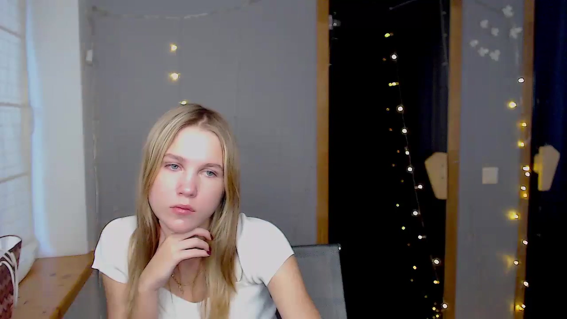Gallery image thumbnail from Kate_Lewiss's myfreecams stream on, 11/19/2024, 12:04 image 10 of 20