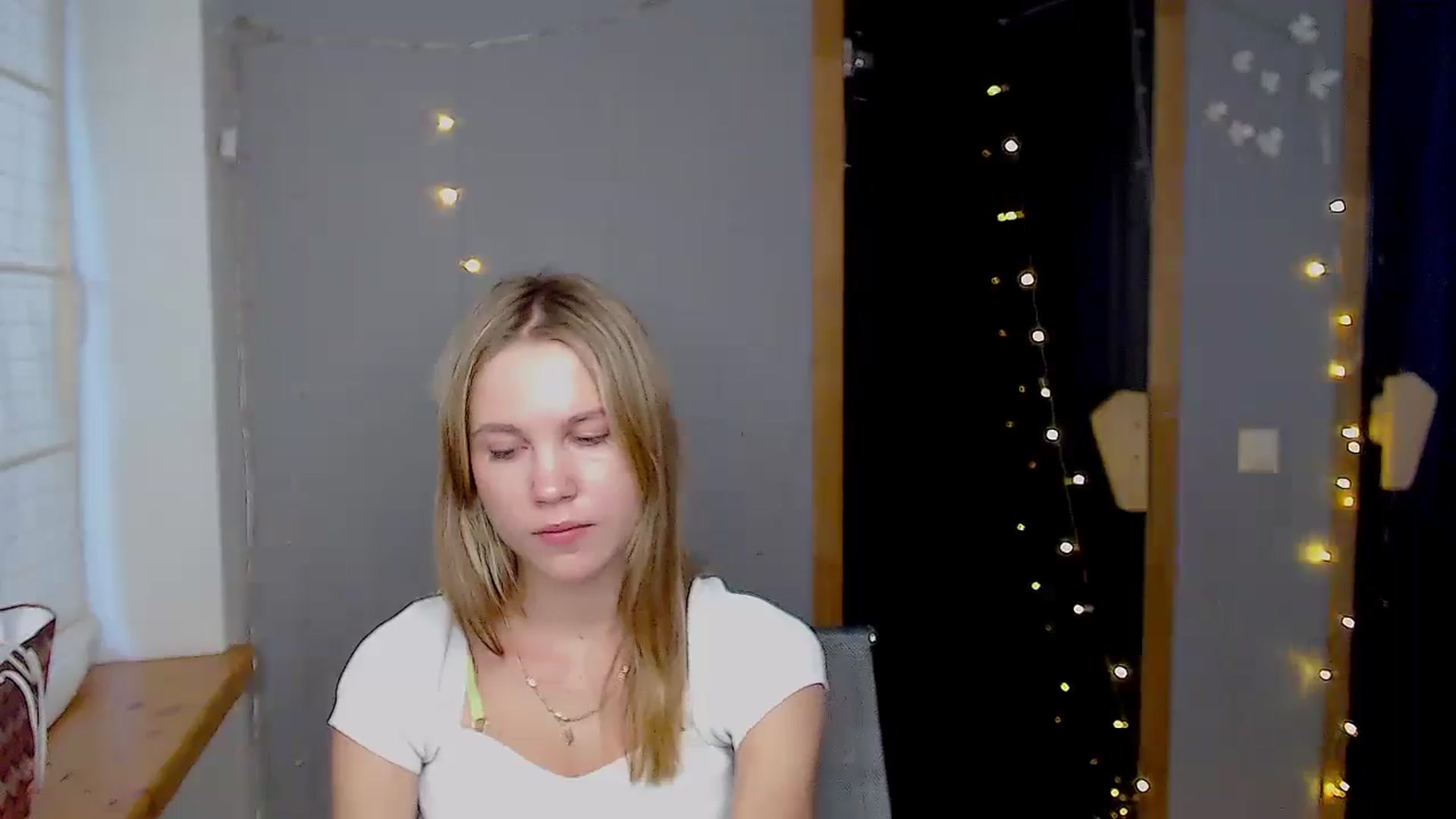 Gallery image thumbnail from Kate_Lewiss's myfreecams stream on, 11/19/2024, 12:04 image 16 of 20