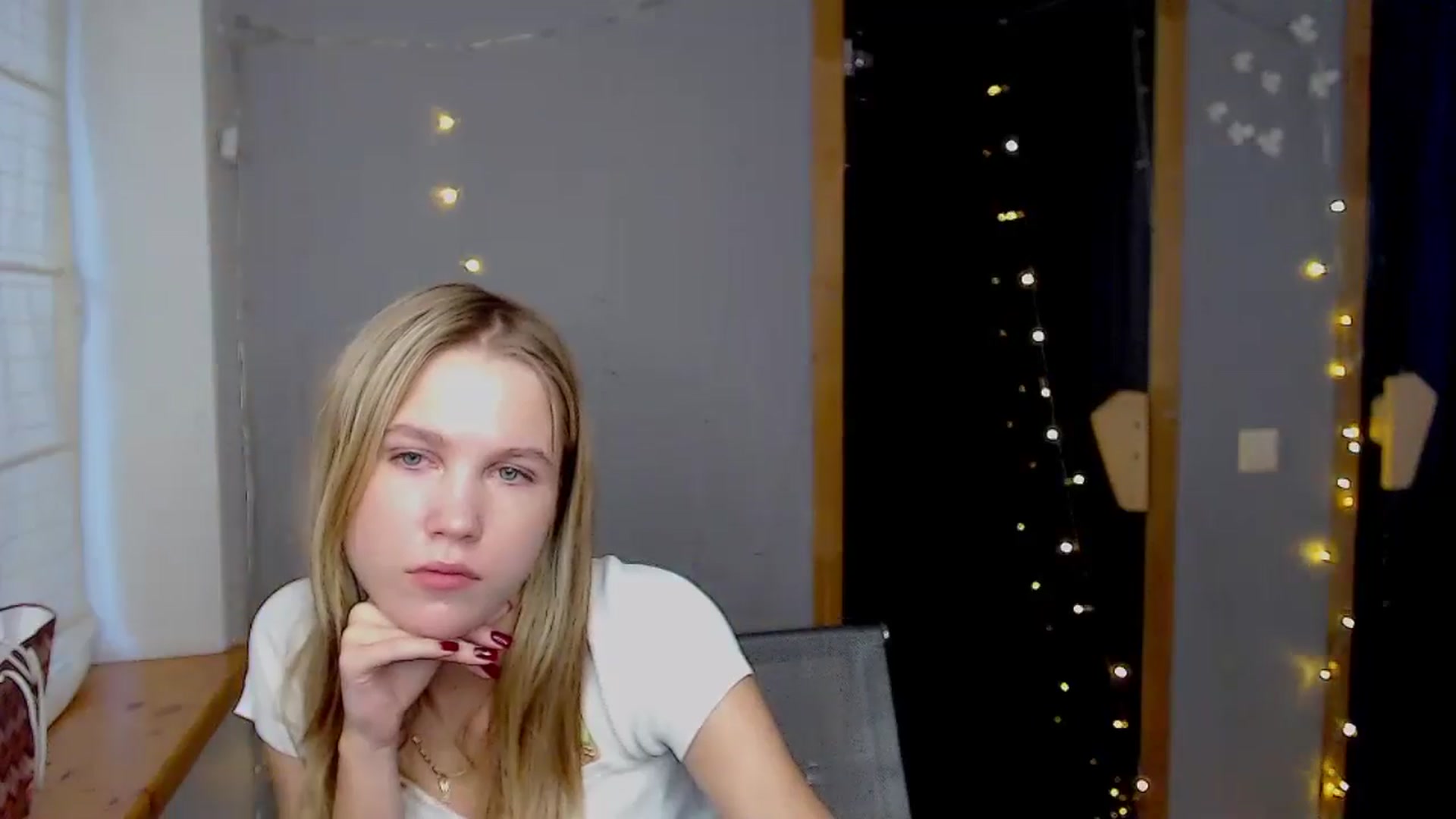 Gallery image thumbnail from Kate_Lewiss's myfreecams stream on, 11/19/2024, 12:04 image 3 of 20