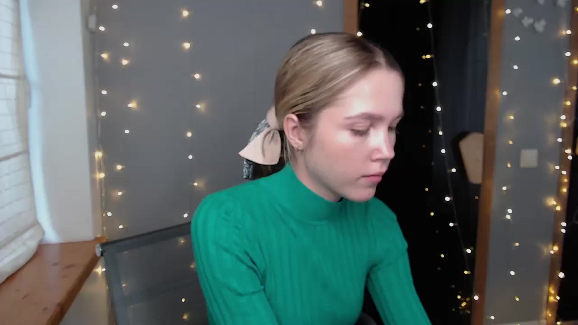 Gallery image thumbnail from Kate_Lewiss's myfreecams stream on, 11/20/2024, 07:36 image 19 of 20