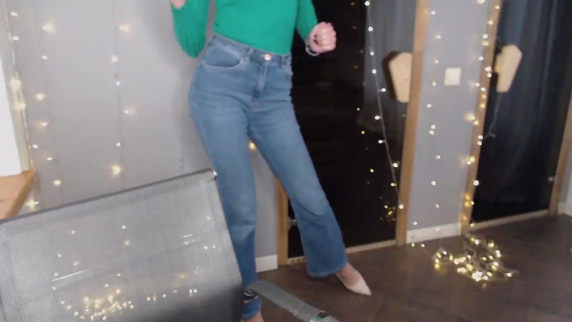 Gallery image thumbnail from Kate_Lewiss's myfreecams stream on, 11/20/2024, 07:36 image 14 of 20