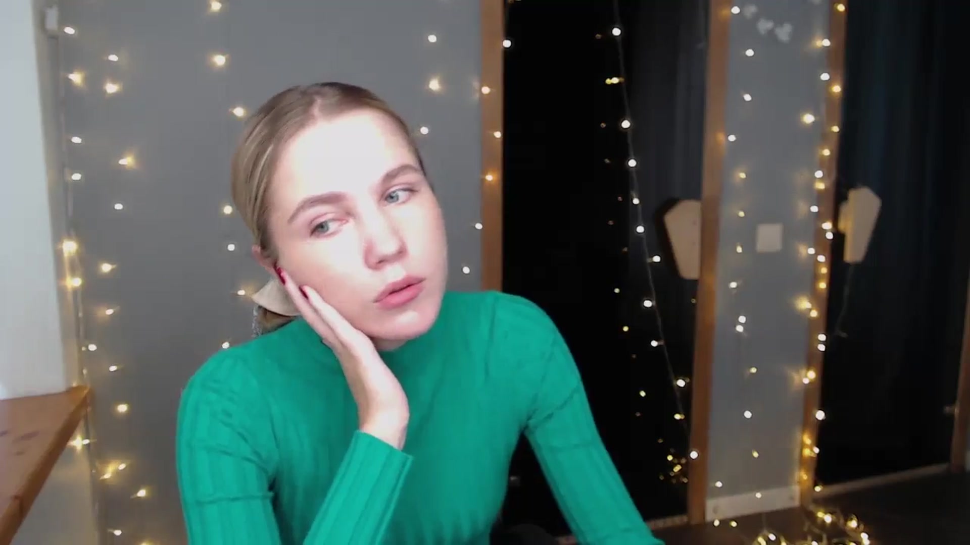 Gallery image thumbnail from Kate_Lewiss's myfreecams stream on, 11/20/2024, 09:03 image 18 of 20