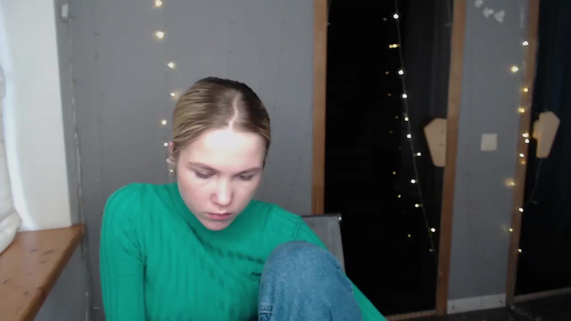Gallery image thumbnail from Kate_Lewiss's myfreecams stream on, 11/20/2024, 12:04 image 17 of 20