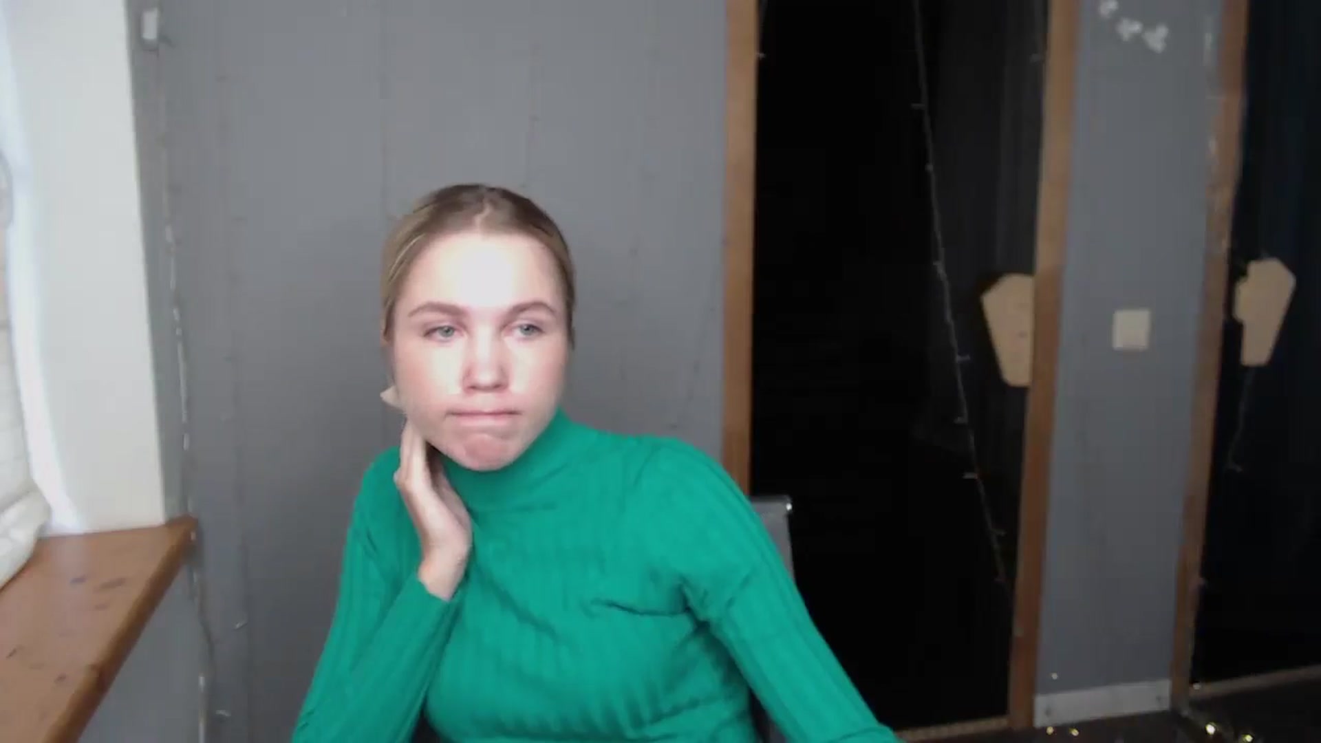 Gallery image thumbnail from Kate_Lewiss's myfreecams stream on, 11/20/2024, 12:04 image 14 of 20
