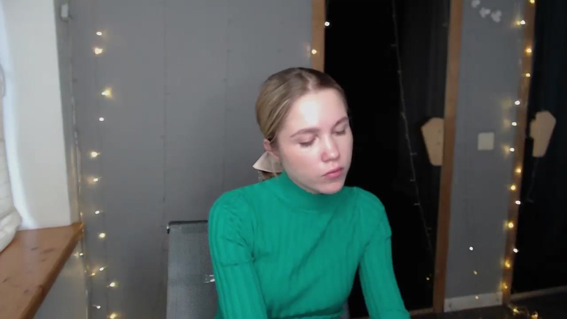 Gallery image thumbnail from Kate_Lewiss's myfreecams stream on, 11/20/2024, 12:04 image 16 of 20