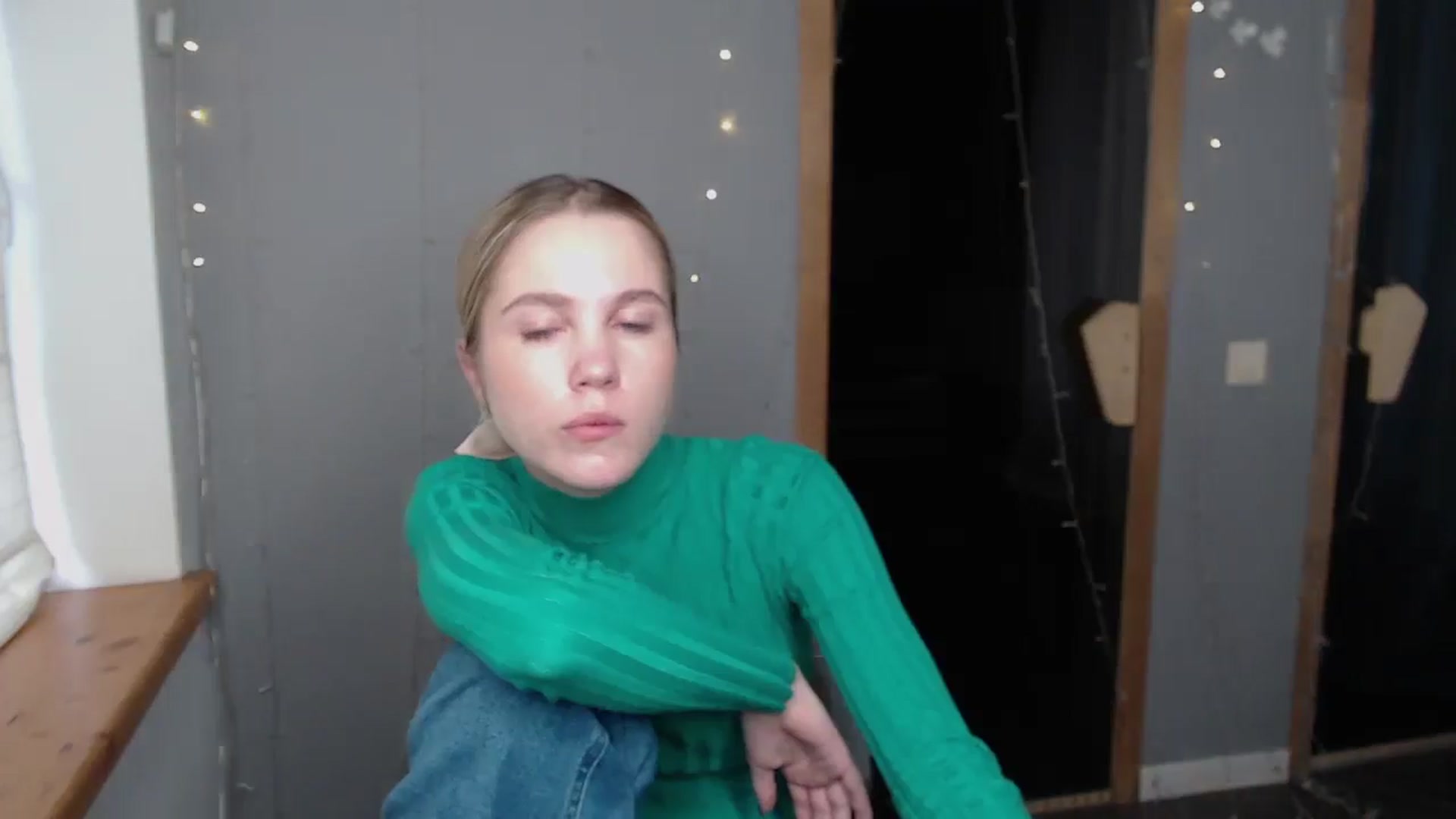 Gallery image thumbnail from Kate_Lewiss's myfreecams stream on, 11/20/2024, 12:04 image 6 of 20