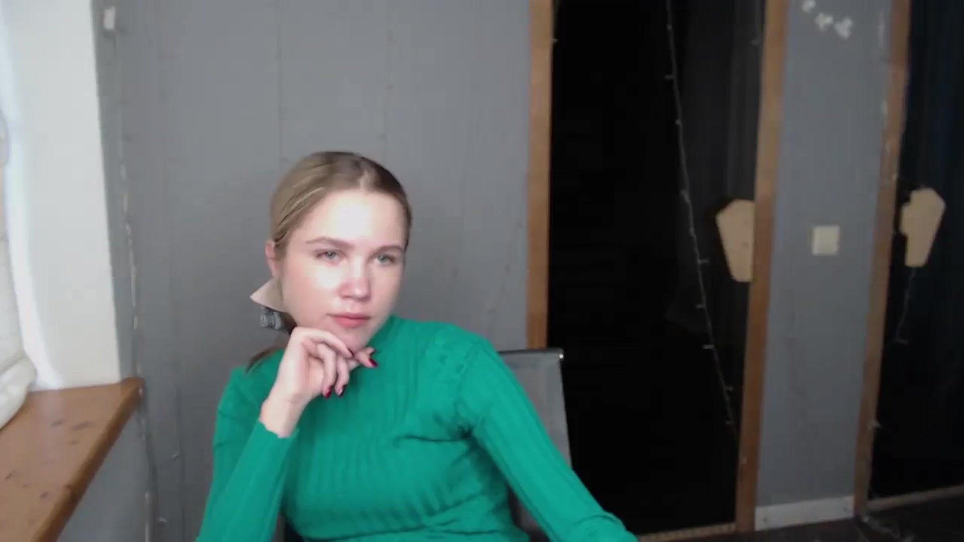 Gallery image thumbnail from Kate_Lewiss's myfreecams stream on, 11/20/2024, 12:04 image 9 of 20