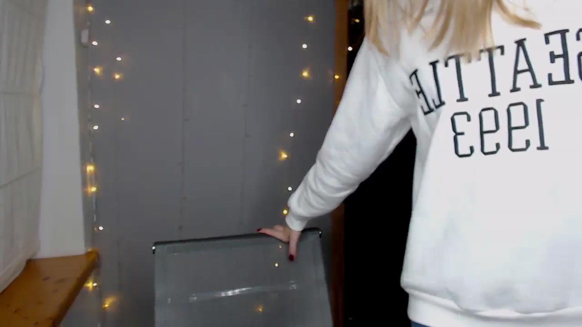 Gallery image thumbnail from Kate_Lewiss's myfreecams stream on, 11/21/2024, 13:20 image 3 of 20
