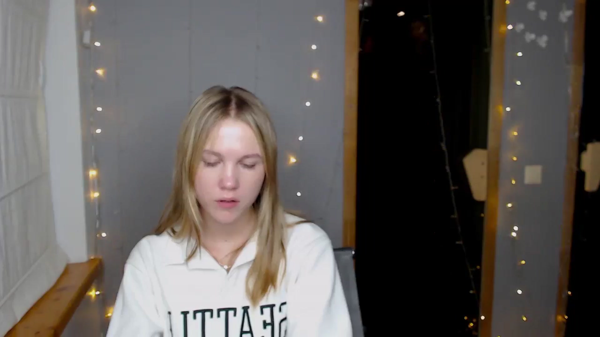 Gallery image thumbnail from Kate_Lewiss's myfreecams stream on, 11/21/2024, 13:20 image 6 of 20