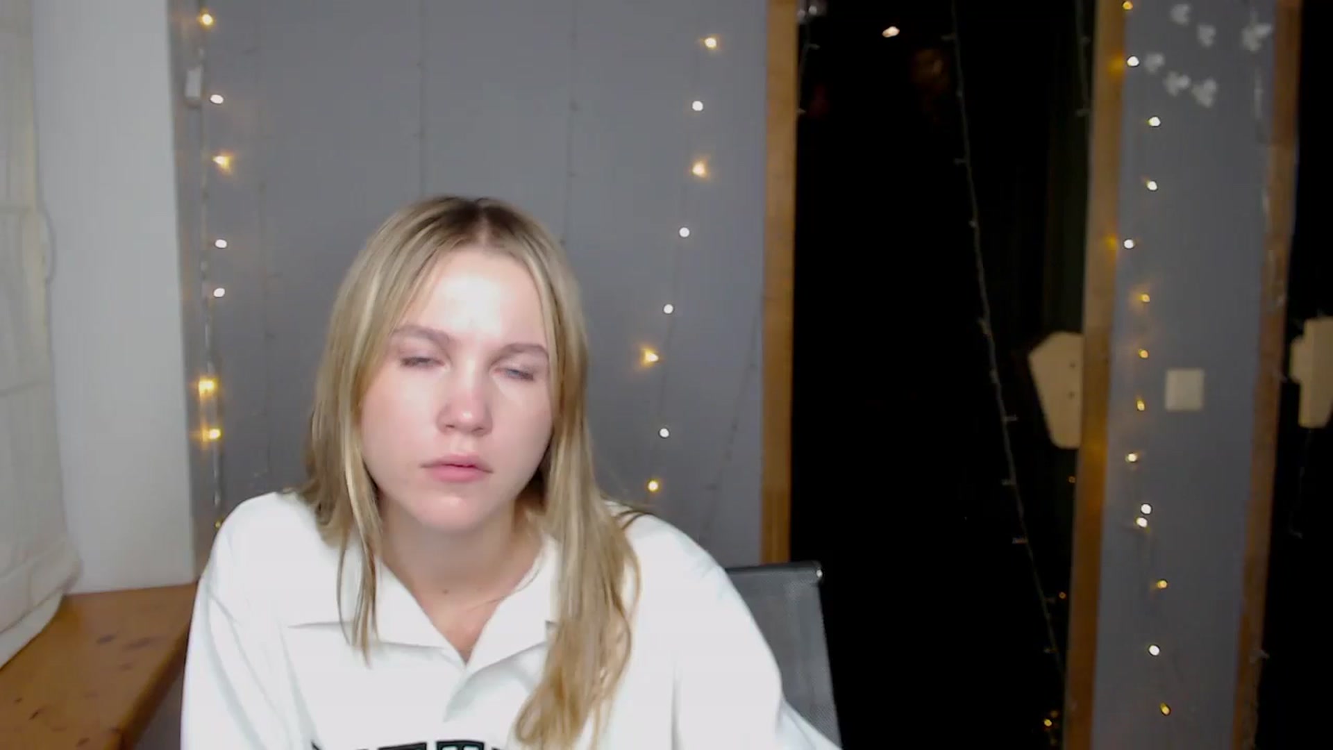 Gallery image thumbnail from Kate_Lewiss's myfreecams stream on, 11/21/2024, 13:20 image 2 of 20