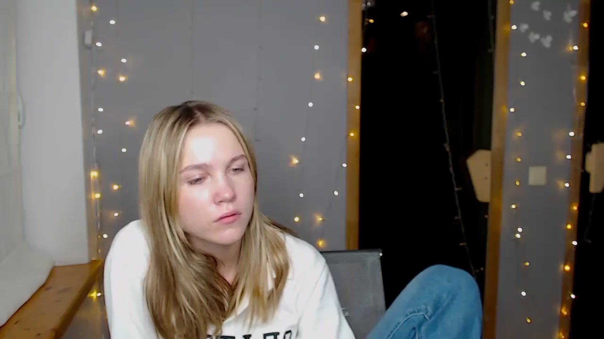 Gallery image thumbnail from Kate_Lewiss's myfreecams stream on, 11/21/2024, 13:20 image 13 of 20