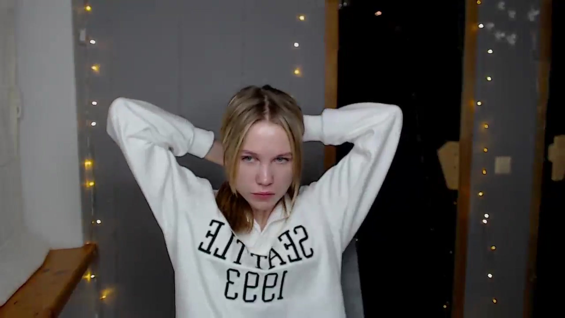 Gallery image thumbnail from Kate_Lewiss's myfreecams stream on, 11/21/2024, 13:20 image 18 of 20