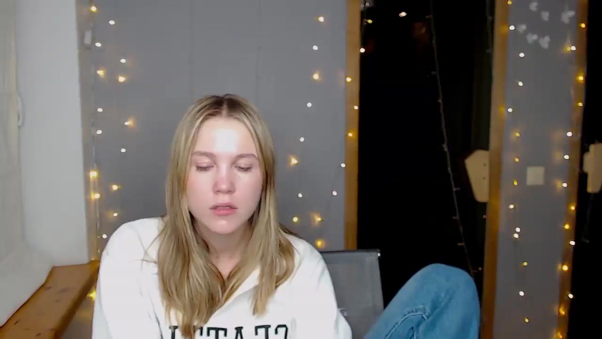 Gallery image thumbnail from Kate_Lewiss's myfreecams stream on, 11/21/2024, 13:20 image 11 of 20
