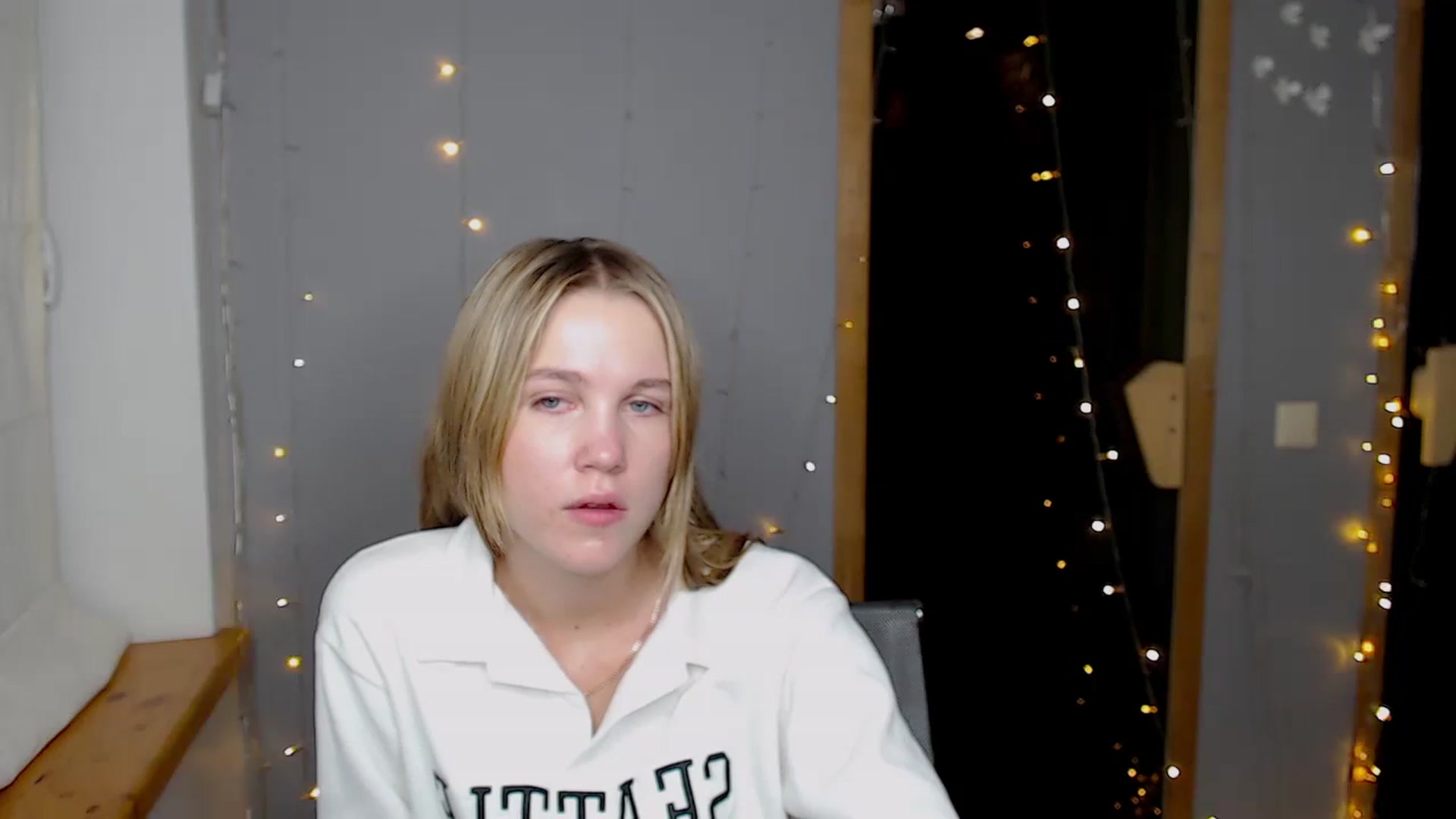 Gallery image thumbnail from Kate_Lewiss's myfreecams stream on, 11/21/2024, 13:20 image 19 of 20