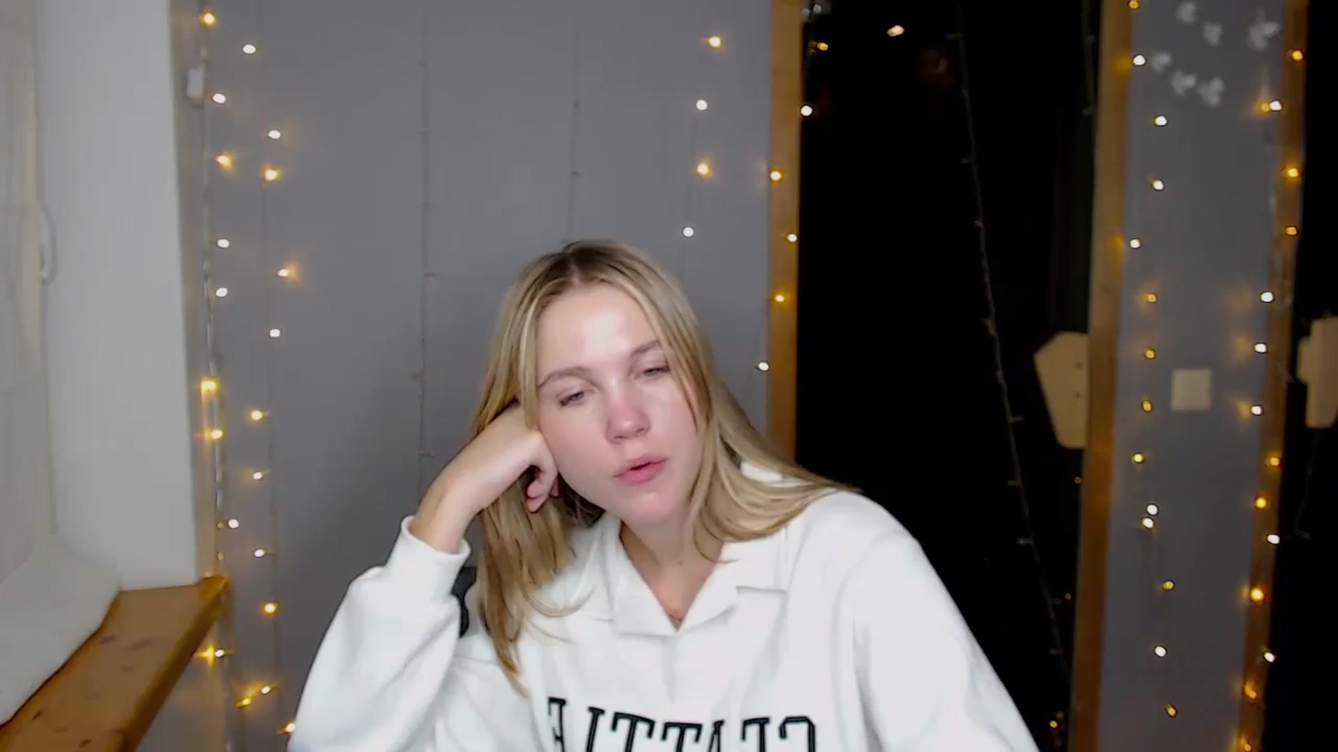 Gallery image thumbnail from Kate_Lewiss's myfreecams stream on, 11/21/2024, 13:20 image 20 of 20