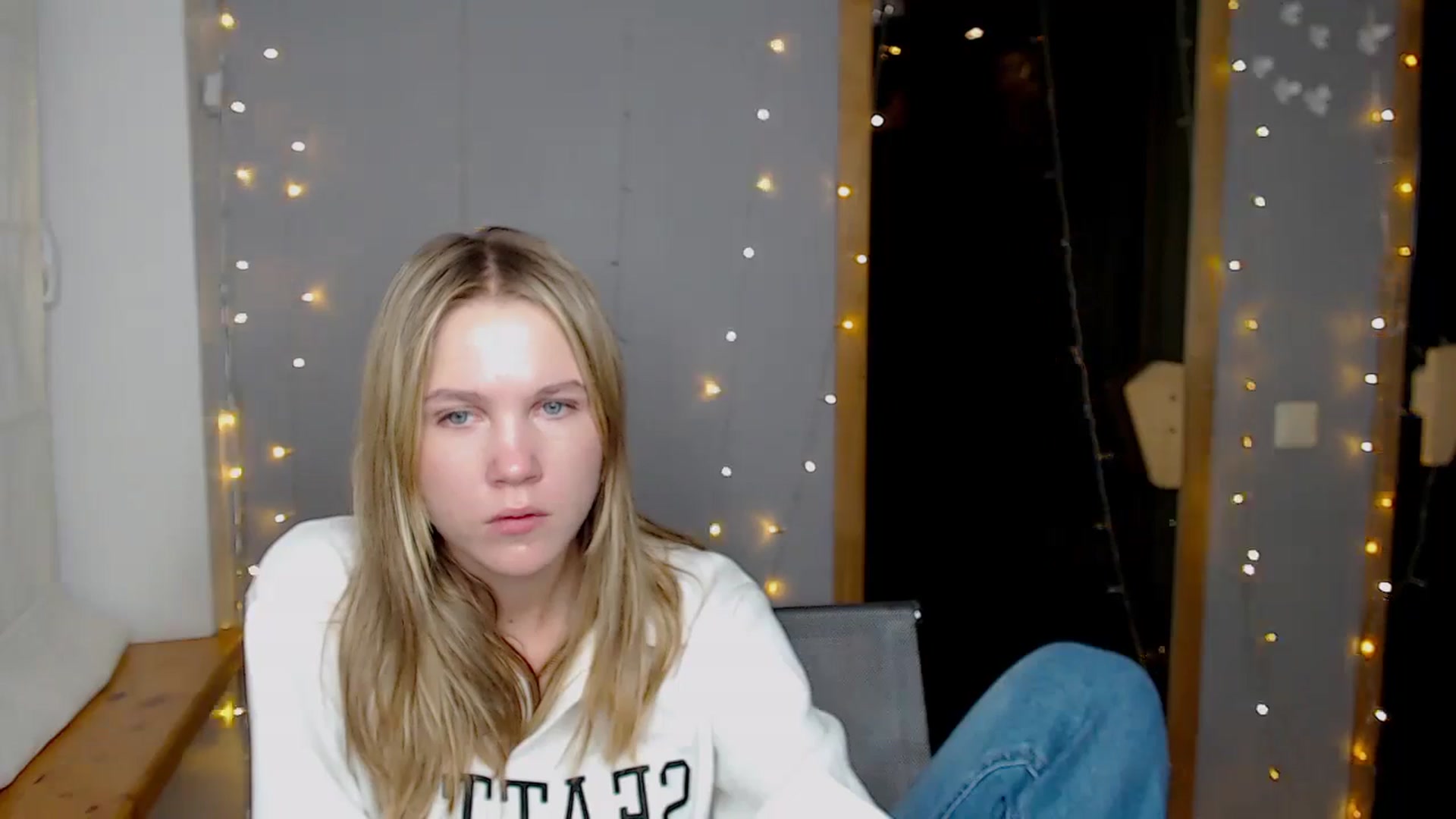 Gallery image thumbnail from Kate_Lewiss's myfreecams stream on, 11/21/2024, 13:20 image 15 of 20