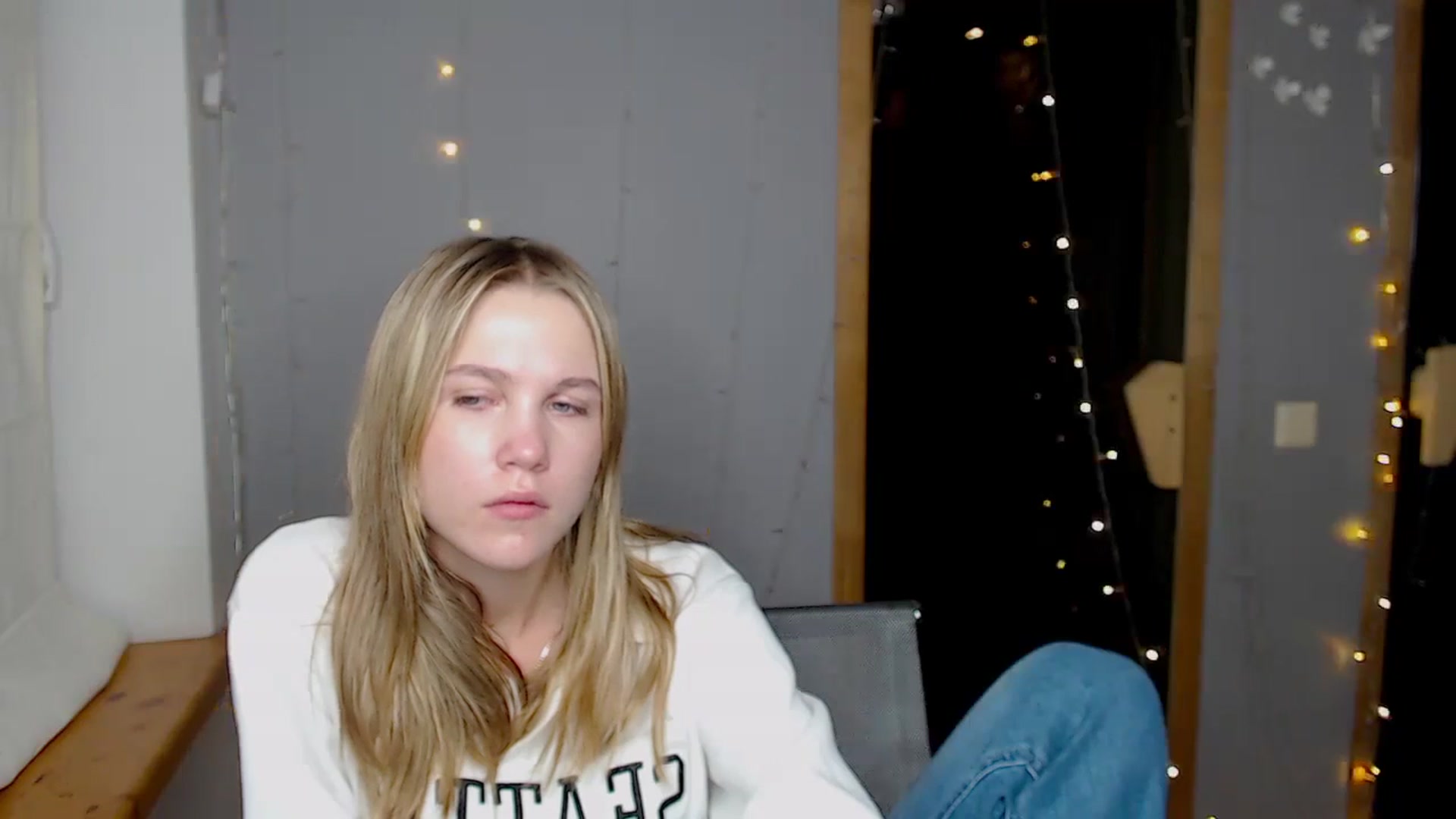 Gallery image thumbnail from Kate_Lewiss's myfreecams stream on, 11/21/2024, 13:20 image 14 of 20