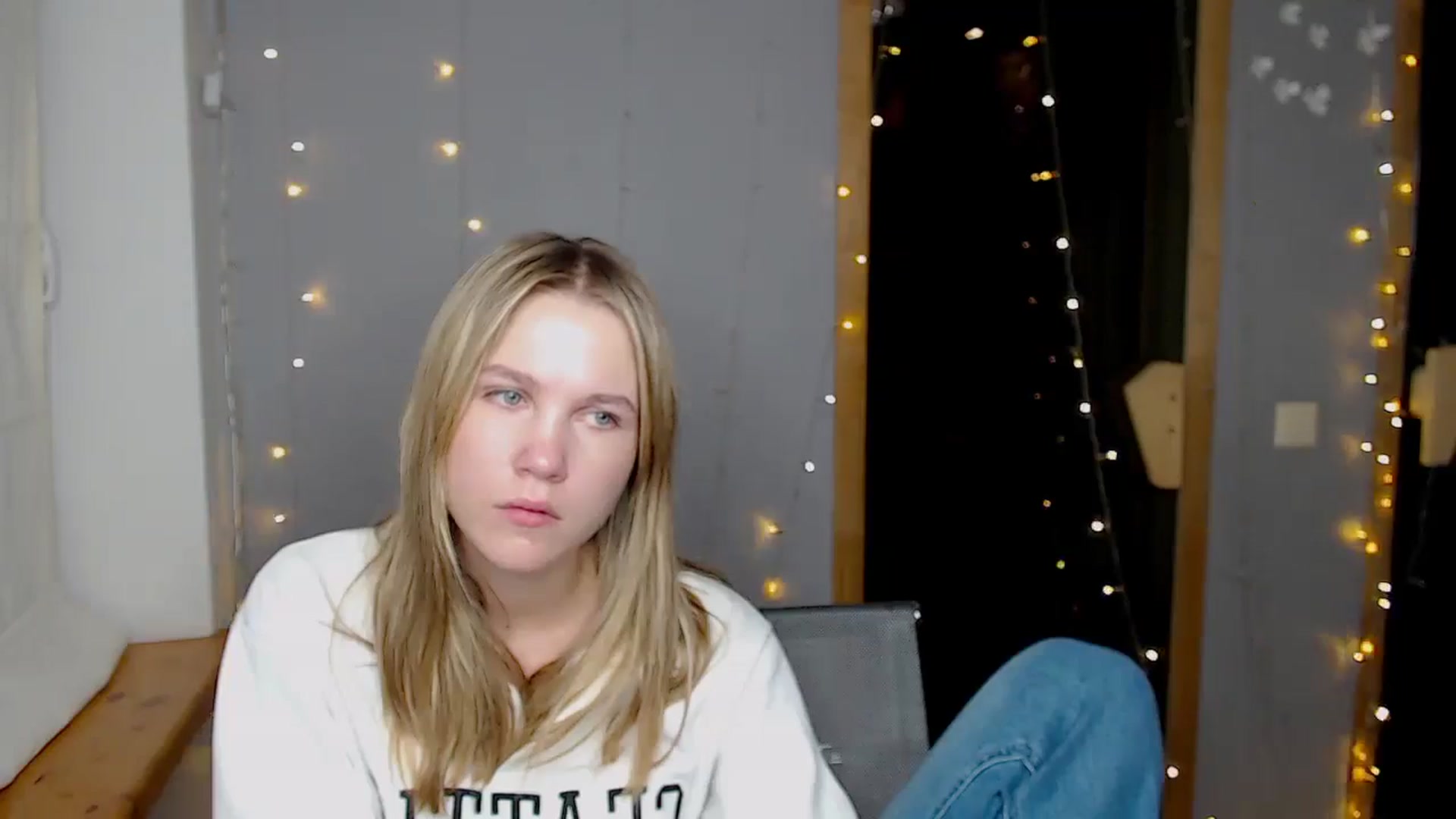 Gallery image thumbnail from Kate_Lewiss's myfreecams stream on, 11/21/2024, 13:20 image 12 of 20