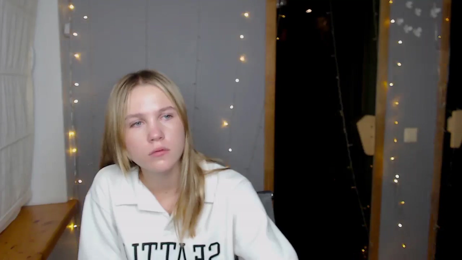 Gallery image thumbnail from Kate_Lewiss's myfreecams stream on, 11/21/2024, 13:20 image 4 of 20