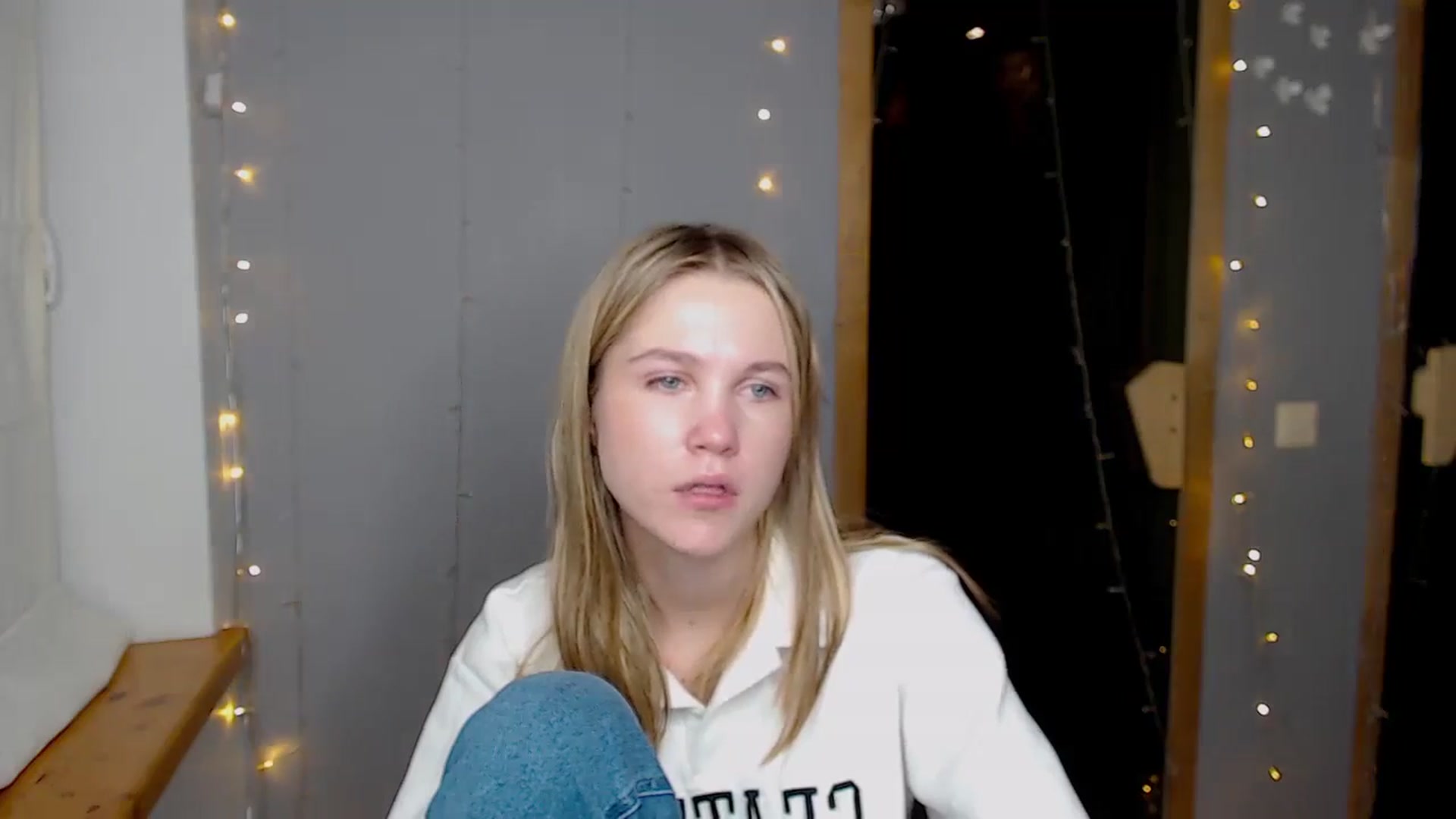 Gallery image thumbnail from Kate_Lewiss's myfreecams stream on, 11/21/2024, 13:59 image 13 of 20