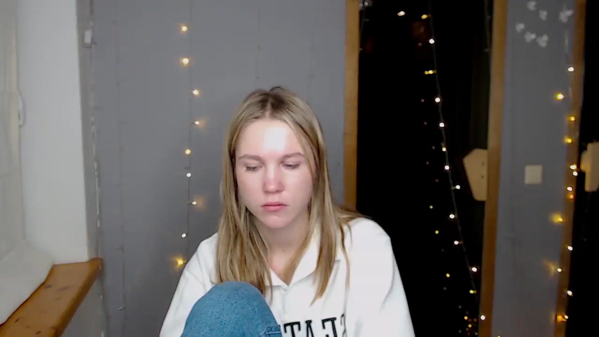 Gallery image thumbnail from Kate_Lewiss's myfreecams stream on, 11/21/2024, 13:59 image 17 of 20
