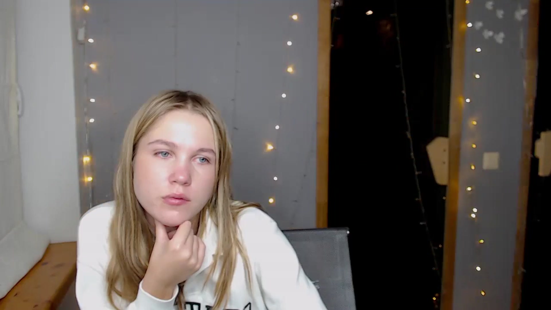 Gallery image thumbnail from Kate_Lewiss's myfreecams stream on, 11/21/2024, 13:59 image 20 of 20