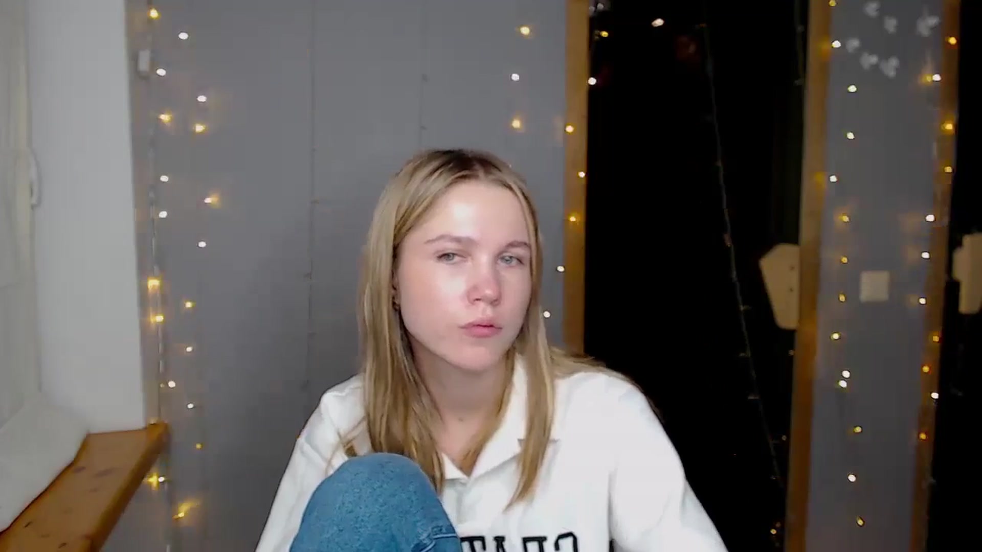 Gallery image thumbnail from Kate_Lewiss's myfreecams stream on, 11/21/2024, 13:59 image 12 of 20