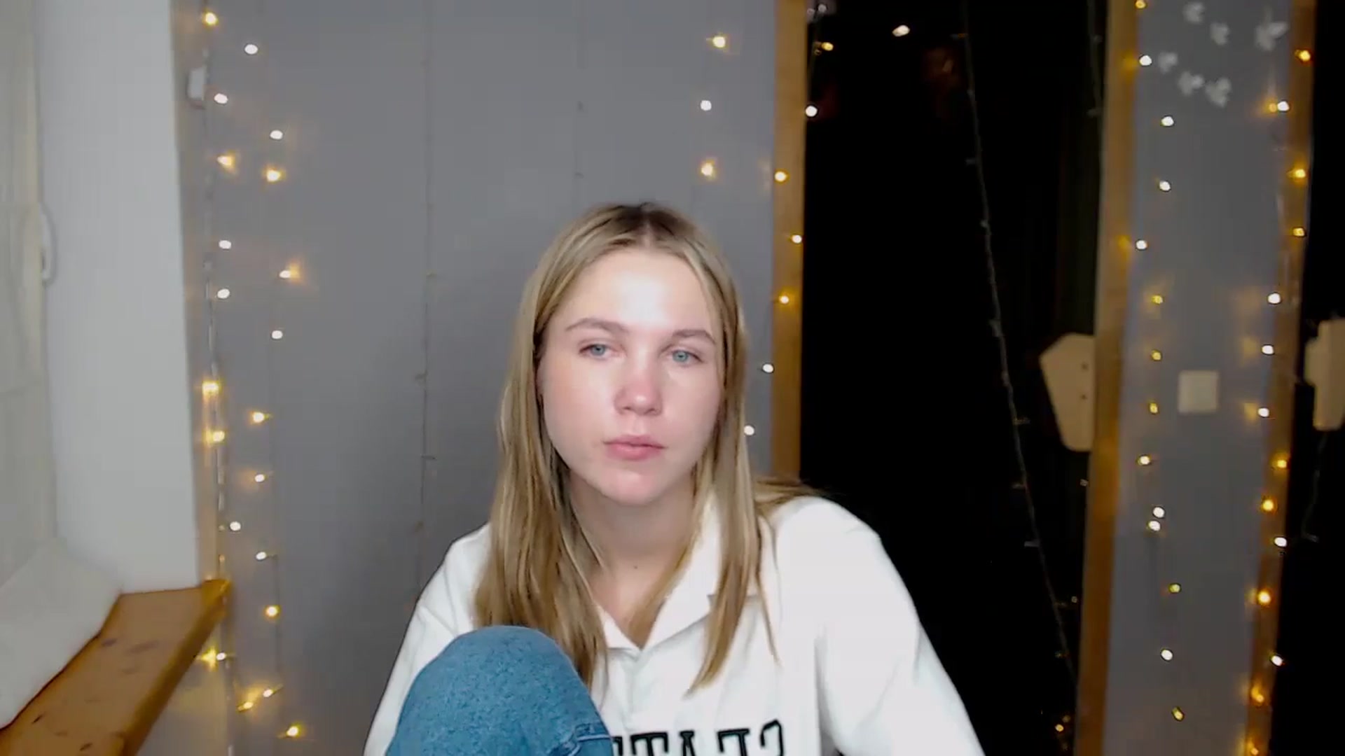 Gallery image thumbnail from Kate_Lewiss's myfreecams stream on, 11/21/2024, 13:59 image 19 of 20