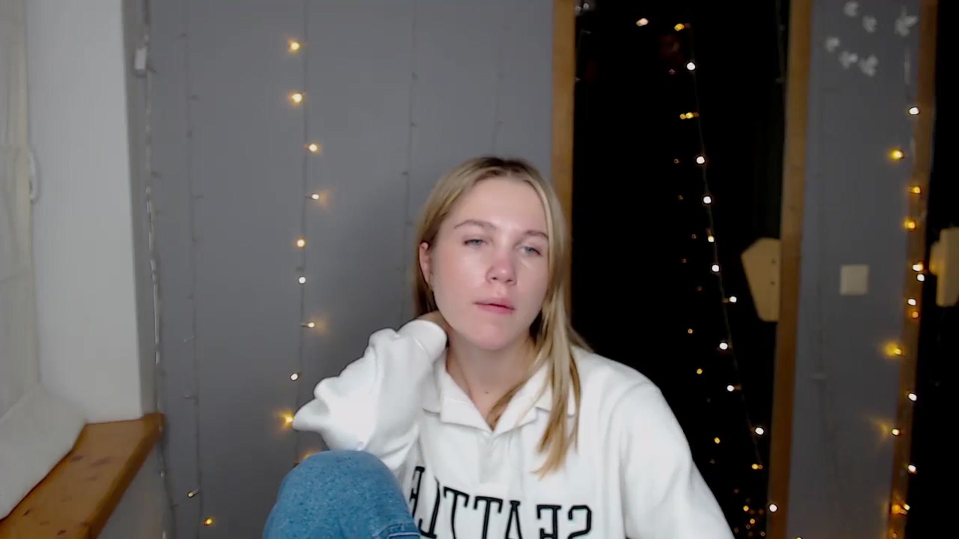 Gallery image thumbnail from Kate_Lewiss's myfreecams stream on, 11/21/2024, 13:59 image 4 of 20