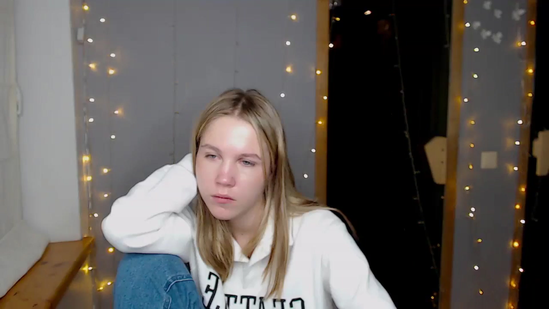 Gallery image thumbnail from Kate_Lewiss's myfreecams stream on, 11/21/2024, 13:59 image 11 of 20