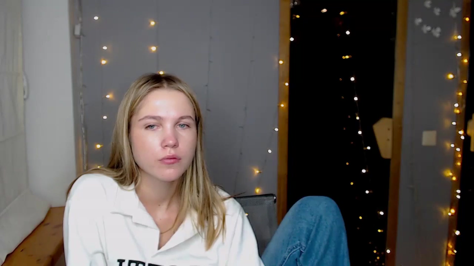 Gallery image thumbnail from Kate_Lewiss's myfreecams stream on, 11/21/2024, 16:00 image 7 of 20