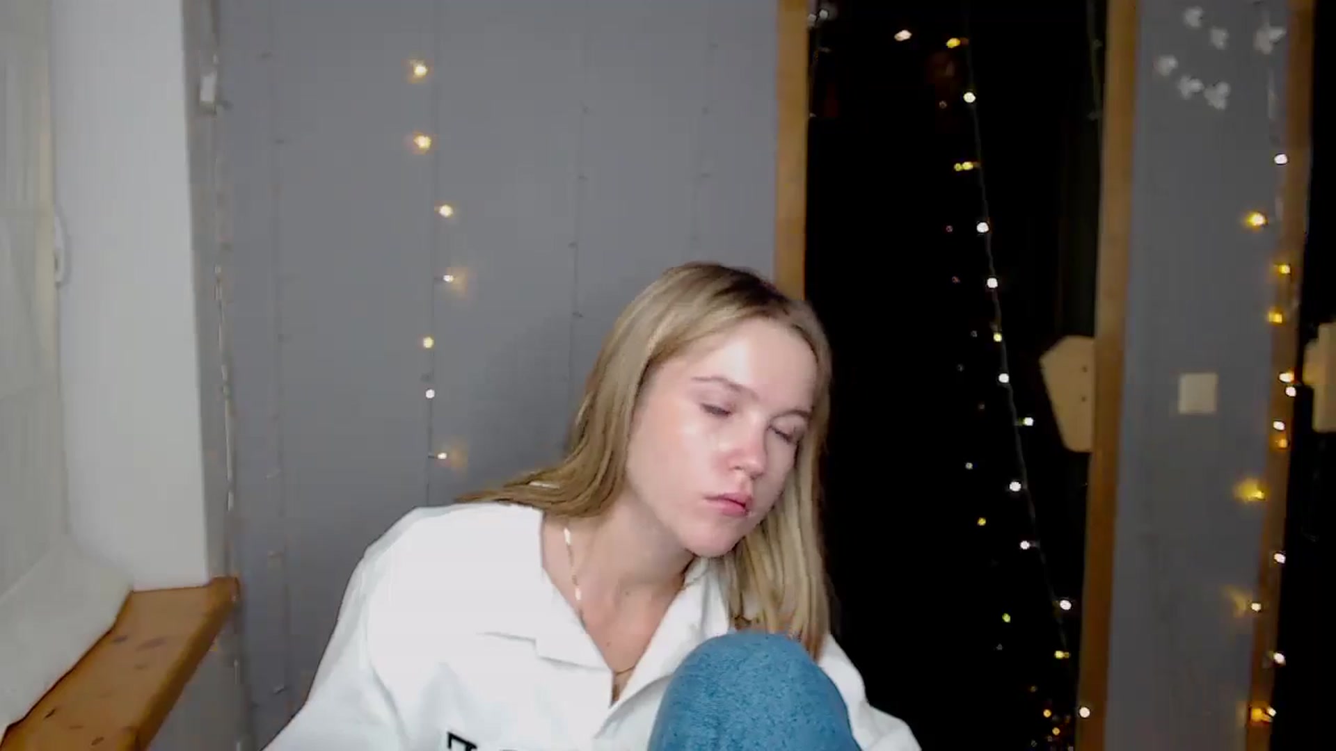 Gallery image thumbnail from Kate_Lewiss's myfreecams stream on, 11/21/2024, 16:00 image 4 of 20