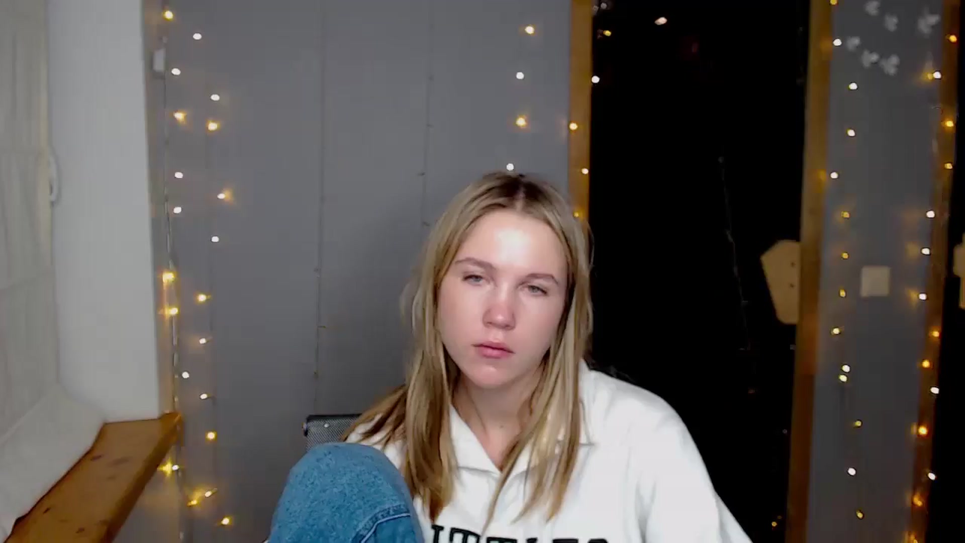 Gallery image thumbnail from Kate_Lewiss's myfreecams stream on, 11/21/2024, 16:00 image 15 of 20