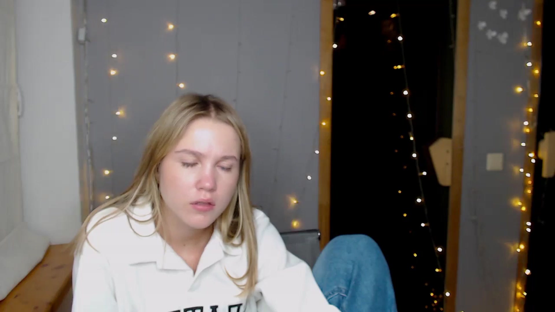 Gallery image thumbnail from Kate_Lewiss's myfreecams stream on, 11/21/2024, 16:00 image 2 of 20
