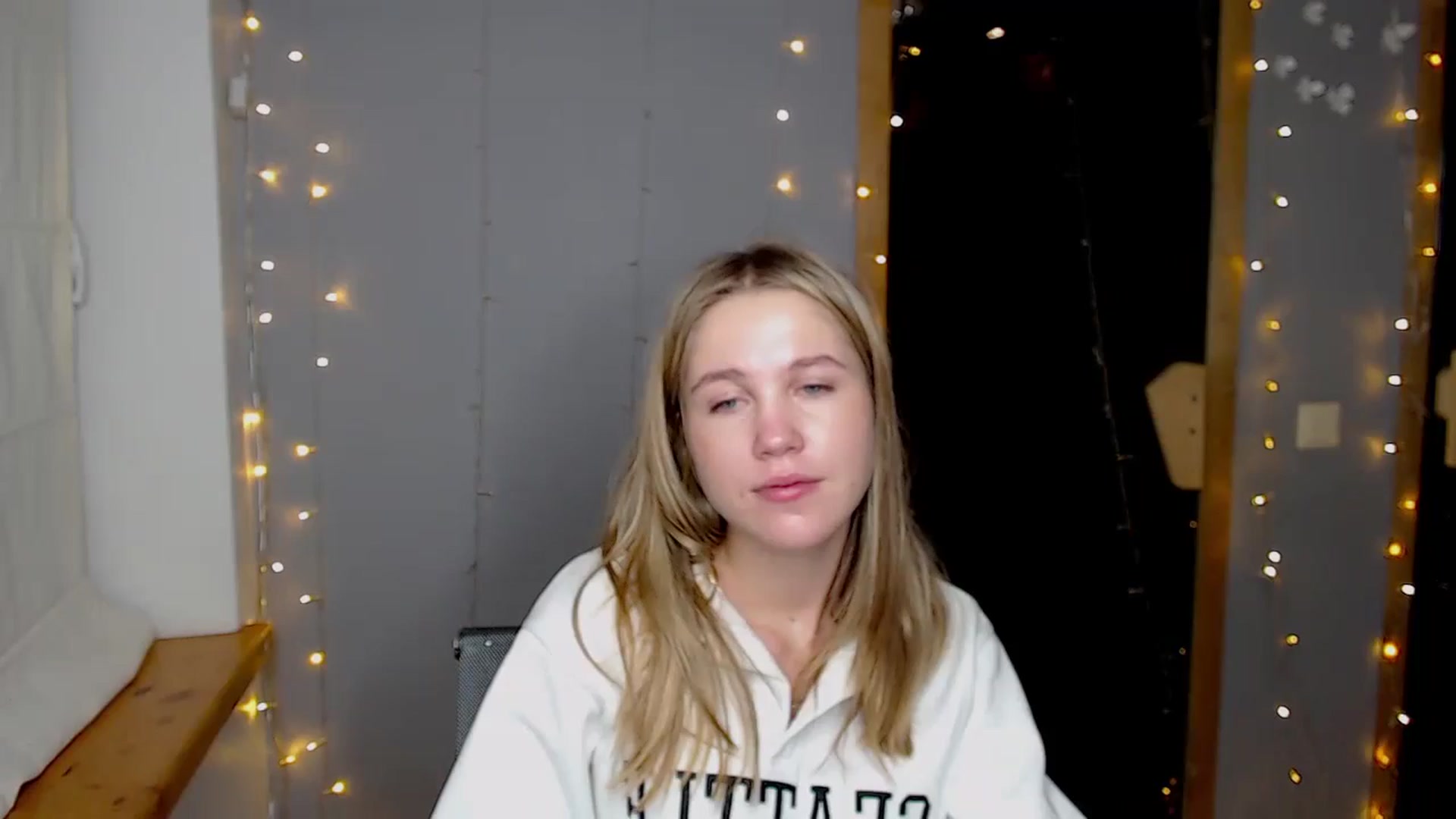 Gallery image thumbnail from Kate_Lewiss's myfreecams stream on, 11/21/2024, 16:00 image 12 of 20