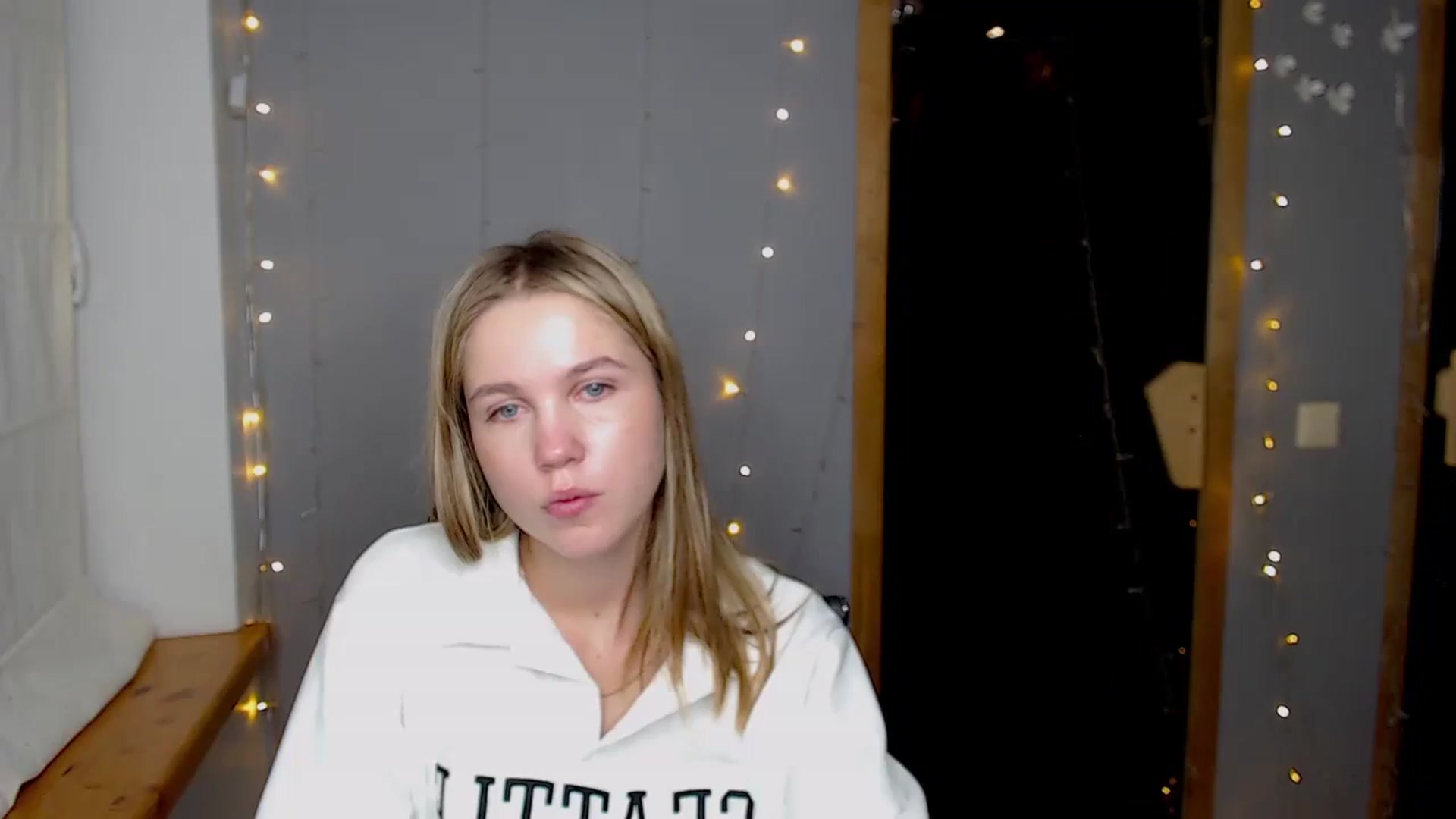 Gallery image thumbnail from Kate_Lewiss's myfreecams stream on, 11/21/2024, 16:00 image 8 of 20